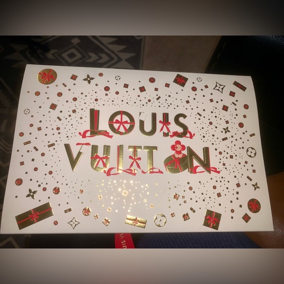 Louis Vuitton Christmas edition shopping bag and box - Picture 3 of 3